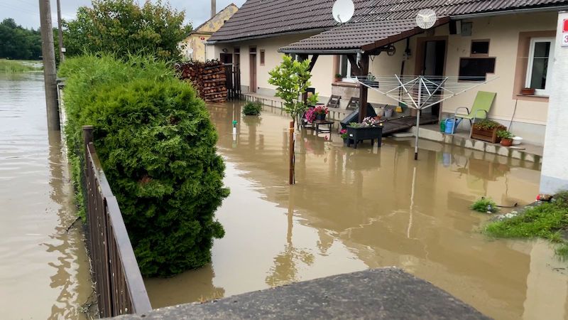 Na Plzeňsku hrozí povodně, 33 tisíc domácností je bez elektřiny